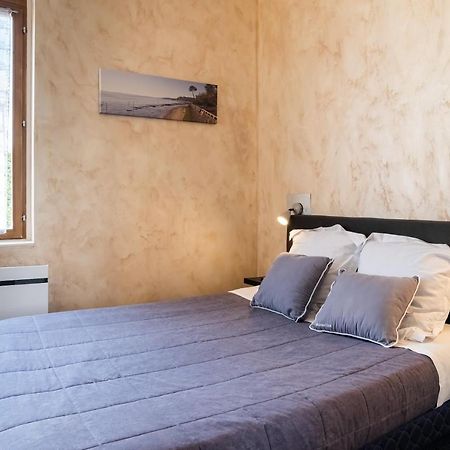 Hotel De La Gare Latresne エクステリア 写真