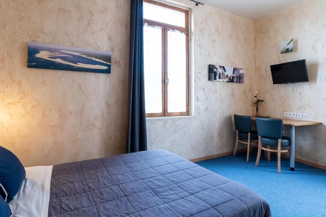 Hotel De La Gare Latresne エクステリア 写真