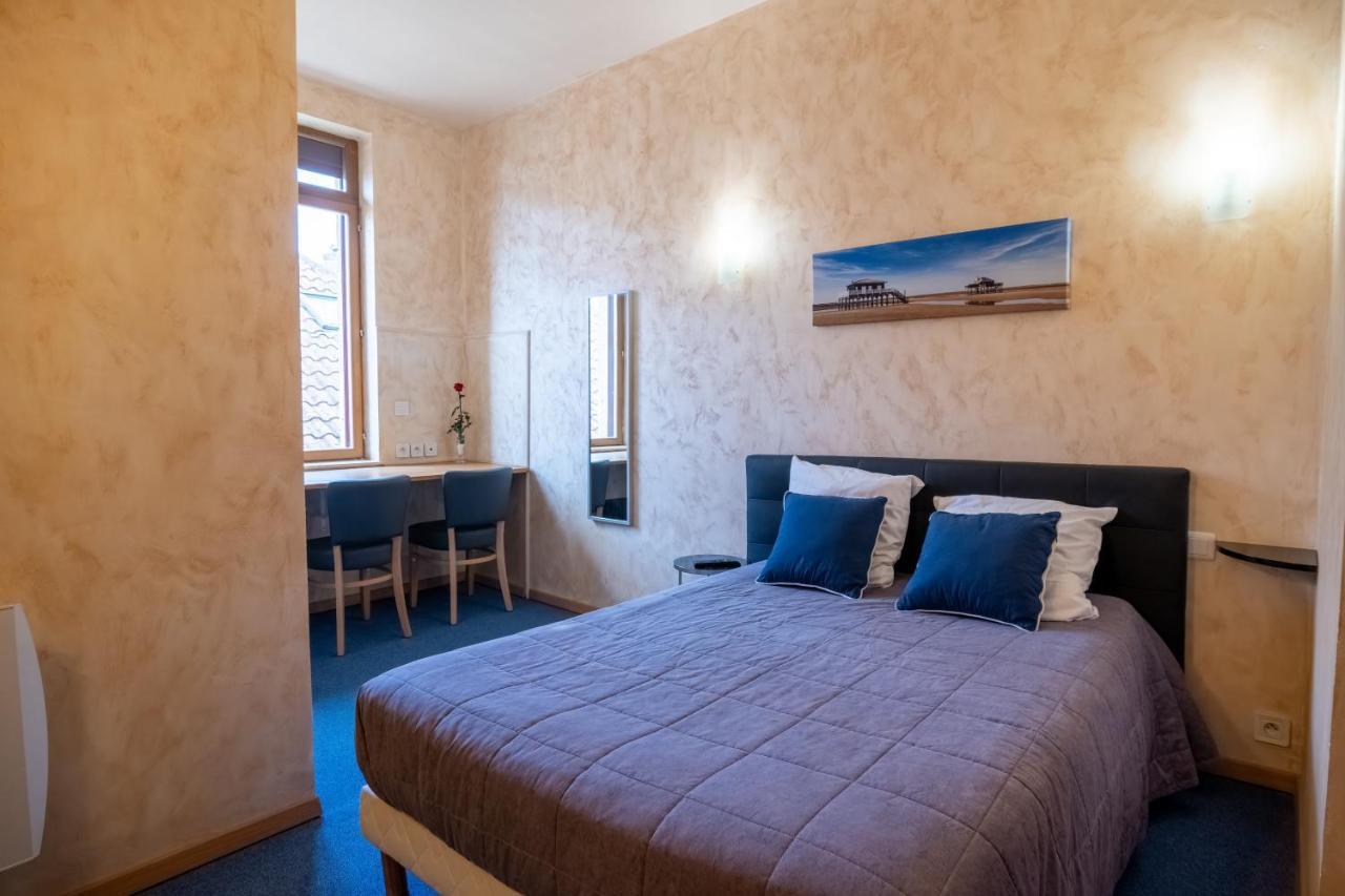 Hotel De La Gare Latresne エクステリア 写真