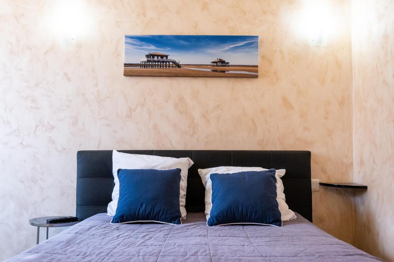 Hotel De La Gare Latresne エクステリア 写真