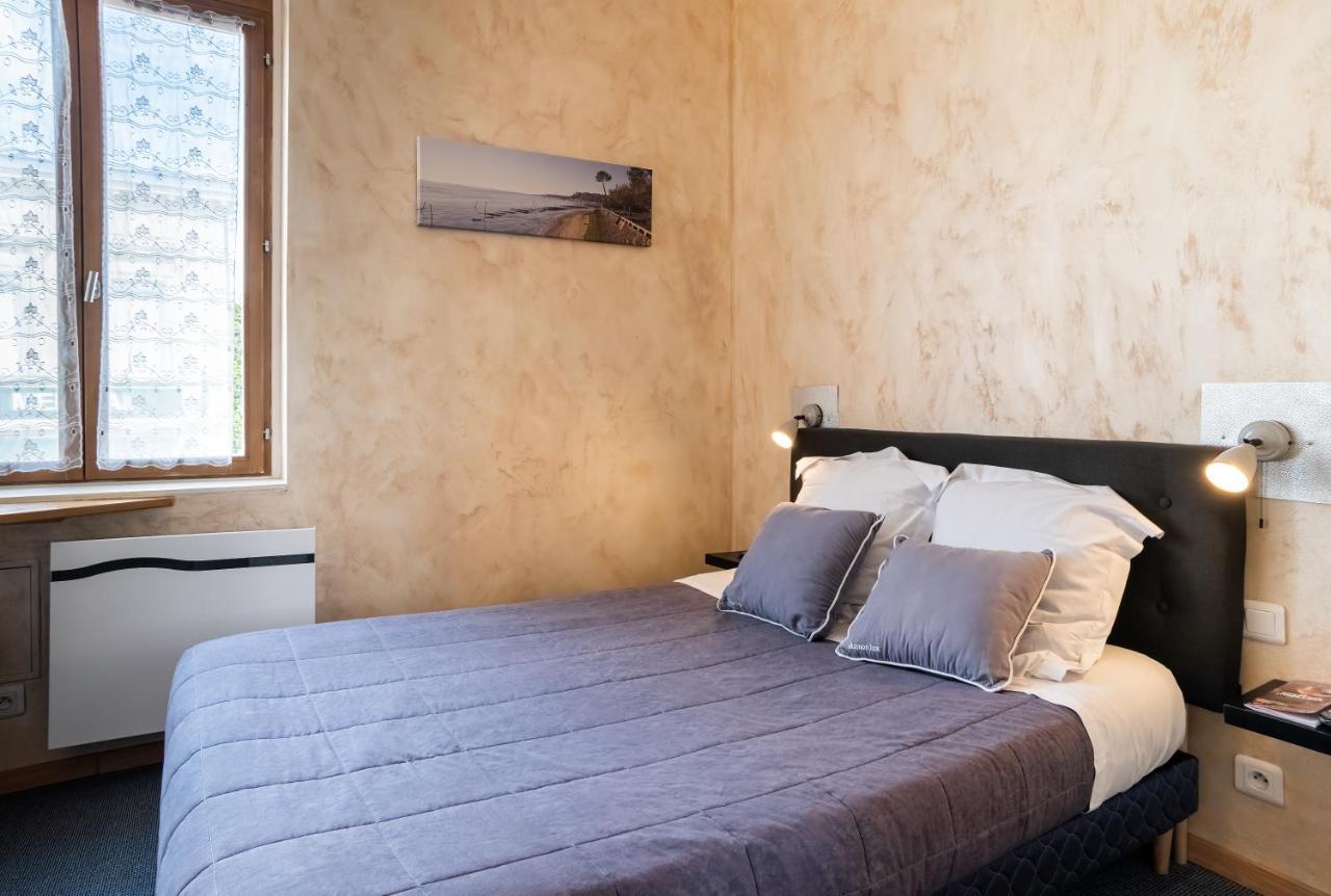 Hotel De La Gare Latresne エクステリア 写真