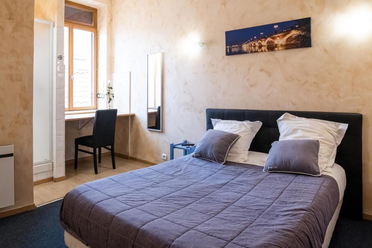 Hotel De La Gare Latresne エクステリア 写真