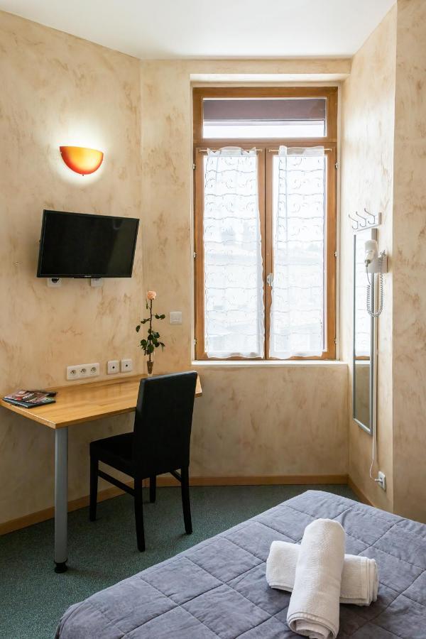 Hotel De La Gare Latresne エクステリア 写真